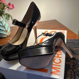 Michael Kors black patent 7.5 Iona heels gently used no tags but with box